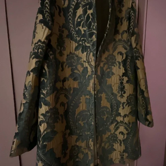 Italian Brocade Coat with matching Handbag - Picture 14 of 15